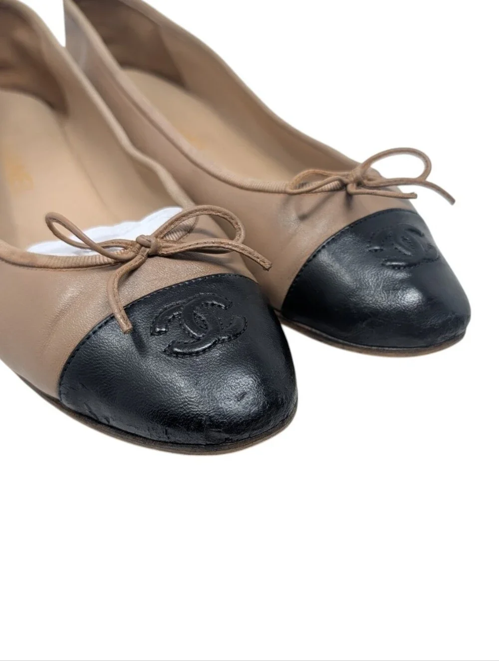 Chanel Nude Beige Leather Cap Toe Interlocking CC Ballet Flats Size EU 40